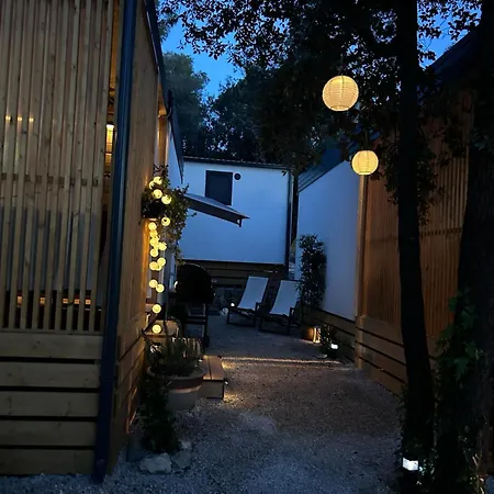 Mobile Fjaka Campsite